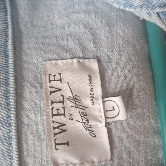 Twelve by Ontwelfth Light Blue Ruffle Sleeve Denim Jacket Size Large - Picture 6 of 7